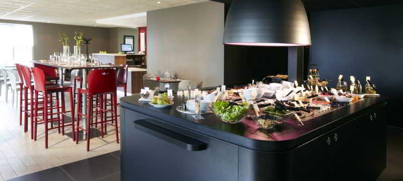 Hotel Restaurant Campanile Aurillac Exteriör bild
