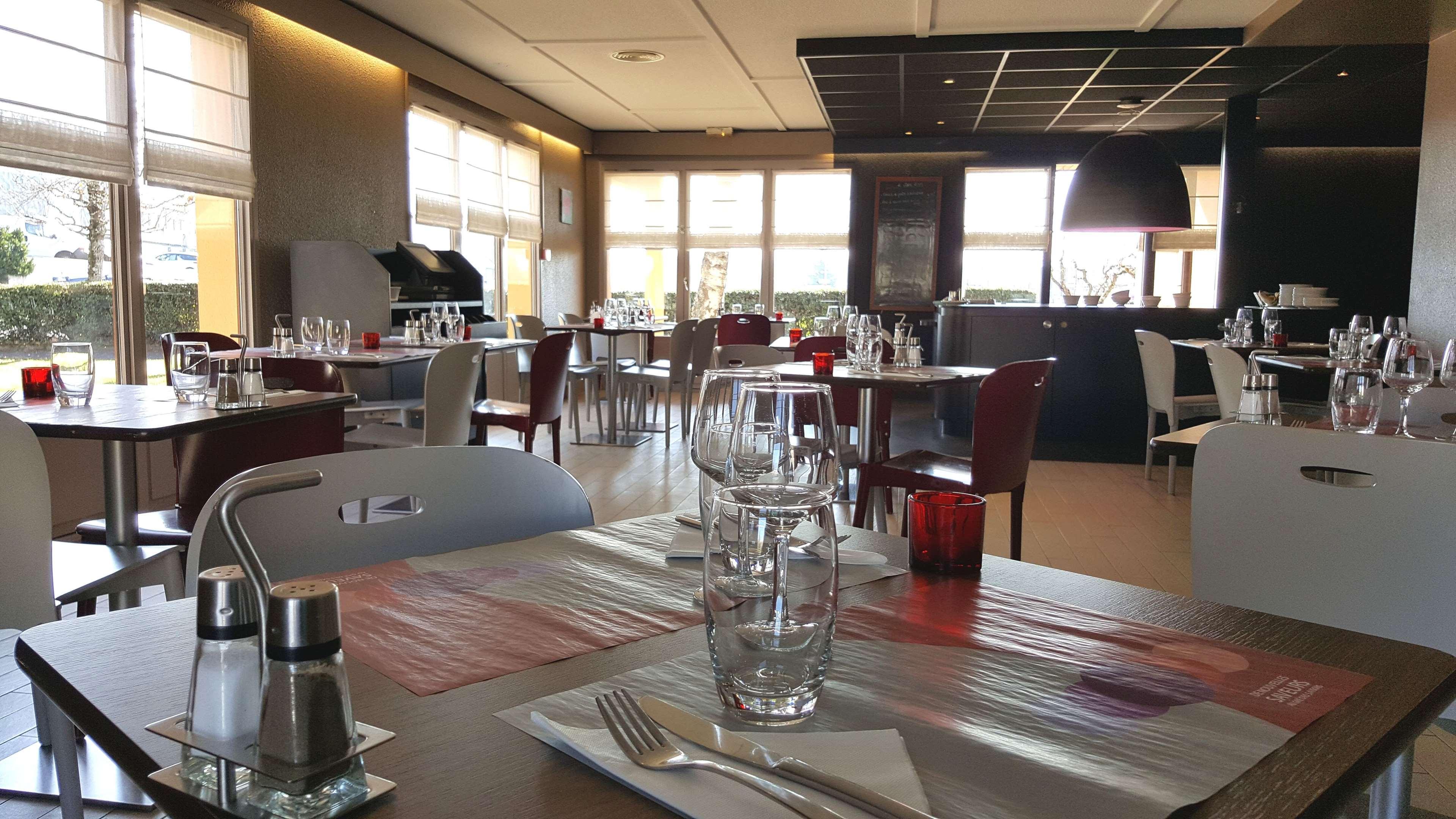 Hotel Restaurant Campanile Aurillac Exteriör bild
